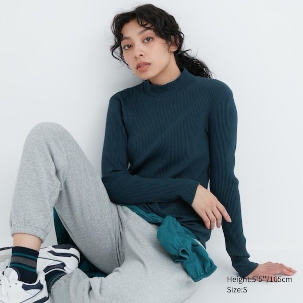 Uniqlo XXS dark green mockneck ribbed tee